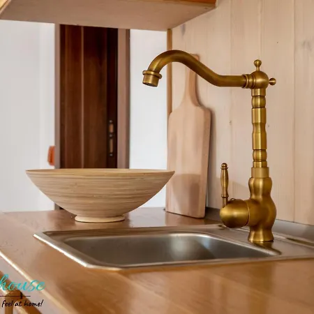 Our House * Σωζόπολη