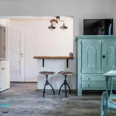 Our House * Σωζόπολη